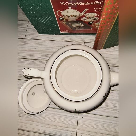 A Cup of Christmas Tea Coffee or Tea Pot Waldman House Teapot & Book By Tom Hegg - Picture 5 of 11